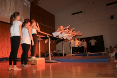 2017-12-02 Mädels am Barren