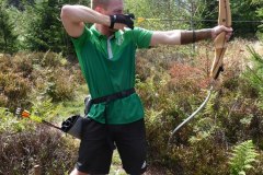 2020-09-03 Alex Ruttinger beim Bogenschießen