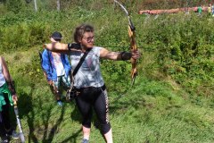 2020-09-03 Leni Wörister beim Bogenschießen