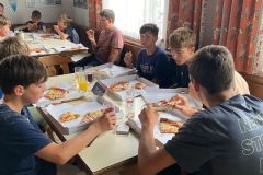 2025-08-22 Pizzaessen