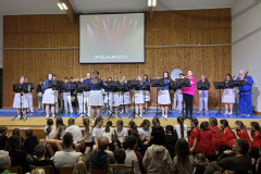 2025-12-13 Der Spielmannszug eröffnet das Schauturnen