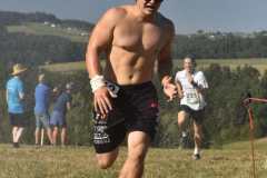 2026-08-14 Lukas beim Geländelauf des 10-Kampfes